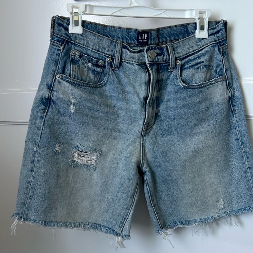 Gap size 28 denim jean shorts